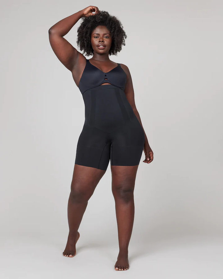 Oncore High-Waisted Mid-Thigh Short Very Black